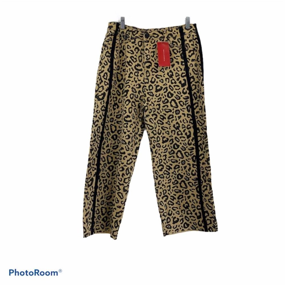 Signature8 Womans sz L capris jeans cheetah NWT